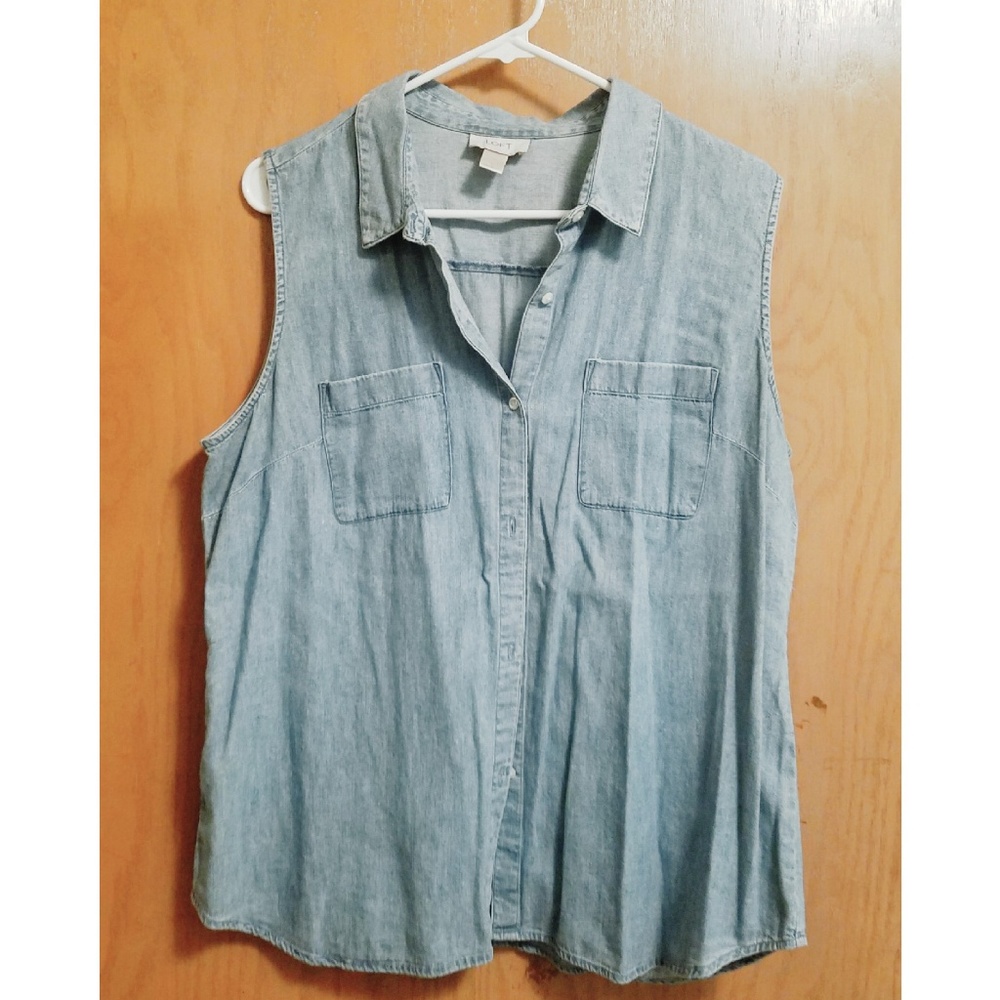 Ann Taylor LOFT Sleeveless Chambray Button-up Top